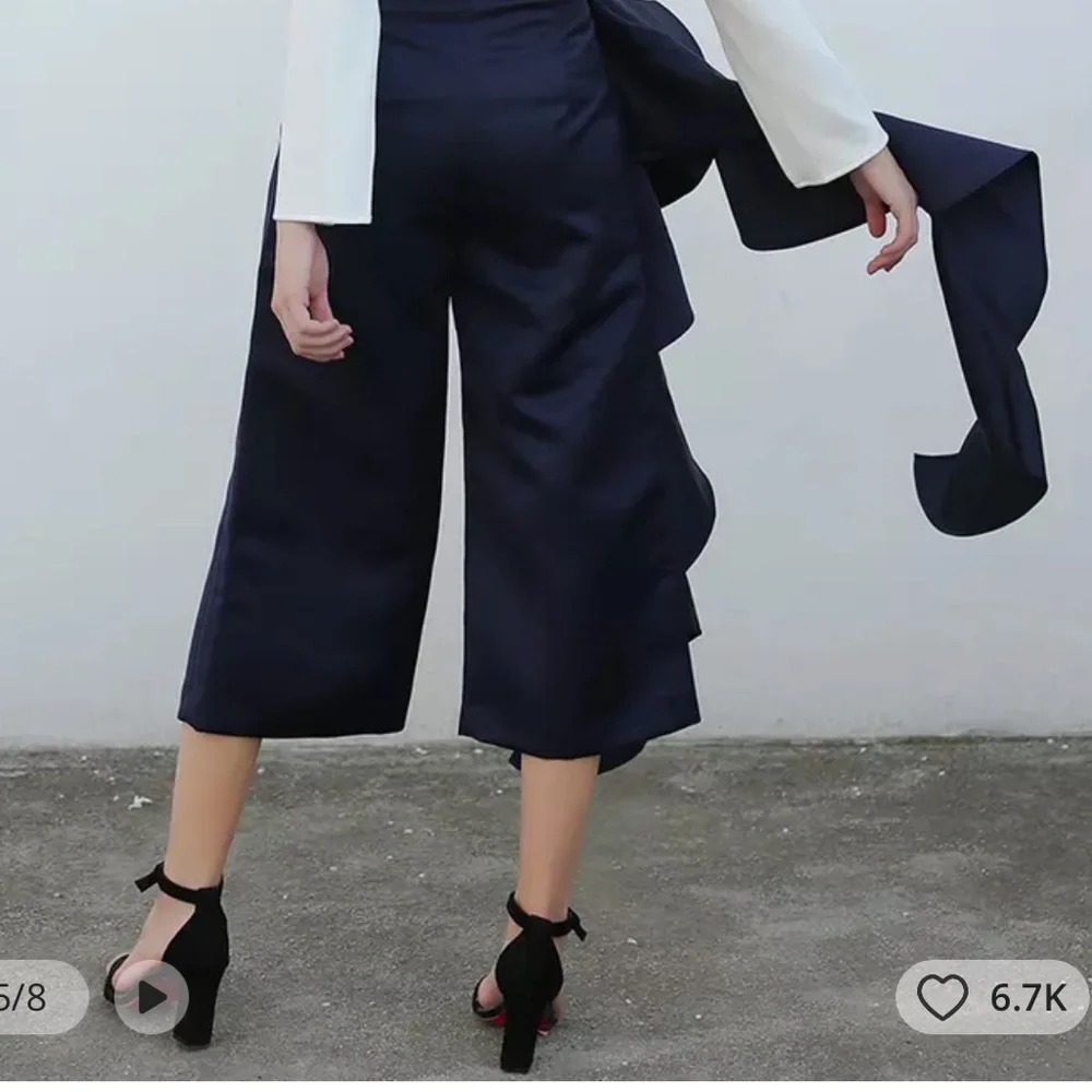 Ruffle pants SOLD MERC - Picture 5 of 6